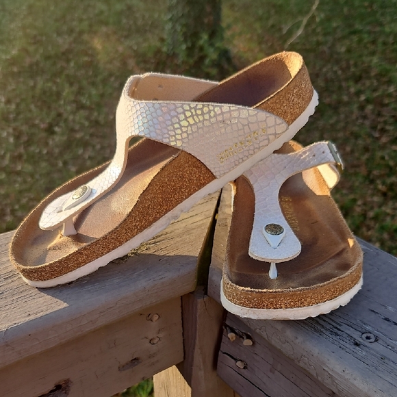 Birkenstock Gizeh White Iridescent Reptile-print Sandals Size 38 - Picture 1 of 9